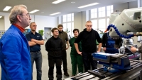 Im Unterricht kommen modernste Geräte zum Einsatz